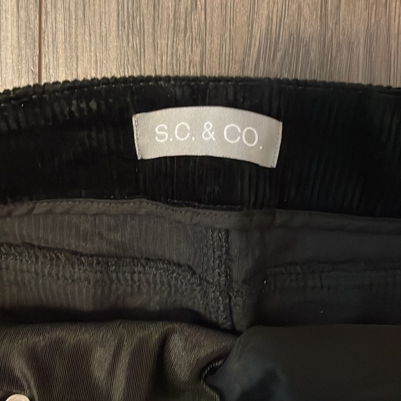 S.C & C.O | Black Velvet Skirt! - Picture 4 of 5